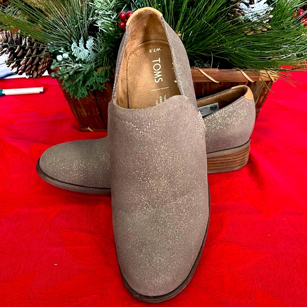 Like New Slip On TOMS